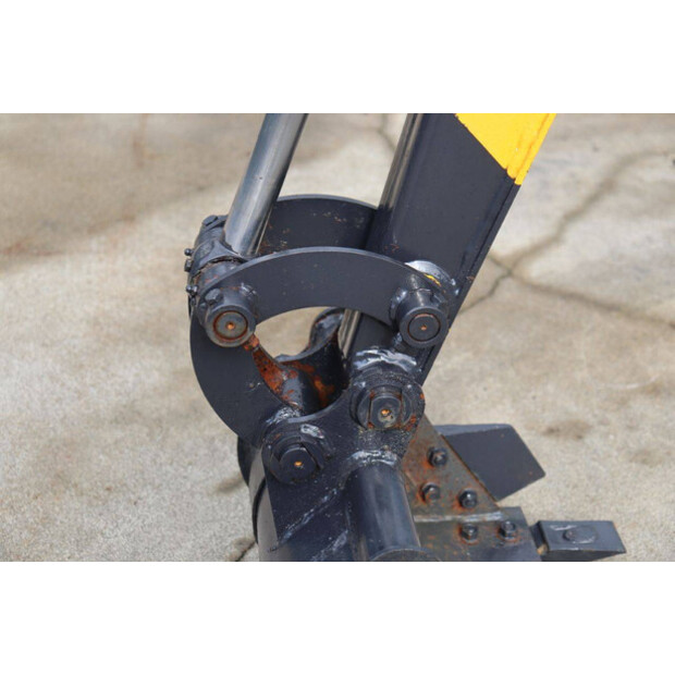 2021 Infront YFE10-42990897