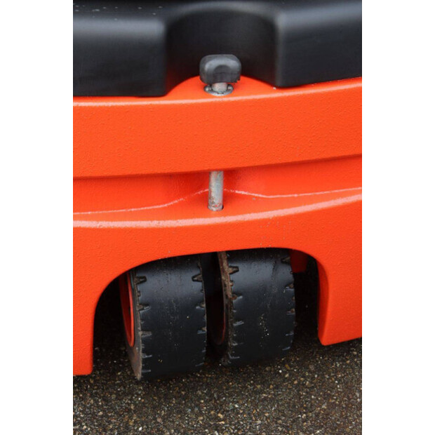 2018 ليندي E15-02-43009849