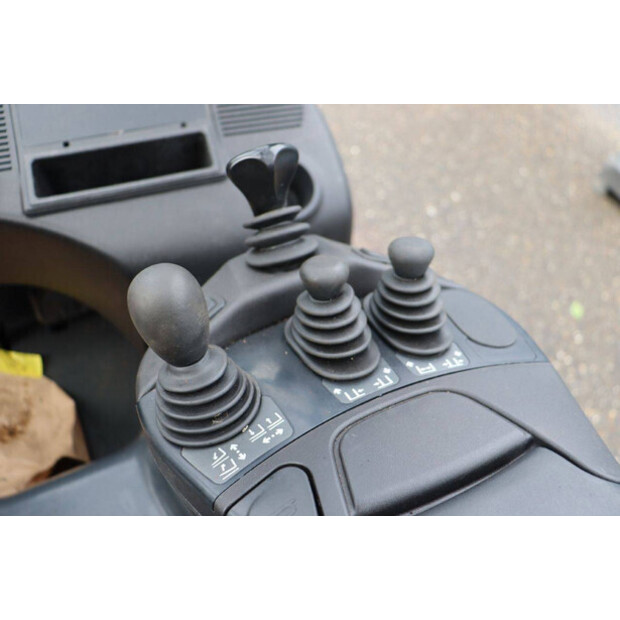 2018 ليندي E16C-02-43009907