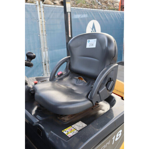 2010 كوماتسو FB18M-12-43011379