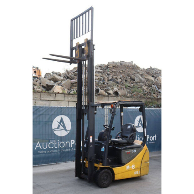 2010 كوماتسو FB18M-12-43011389