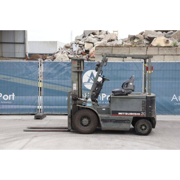 2002 ميتسوبيشي FB20-43011730