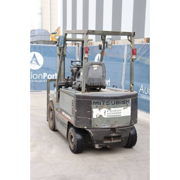 2002 ميتسوبيشي FB20-43011732