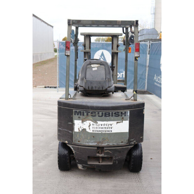 2002 ميتسوبيشي FB20-43011734