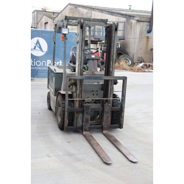 2002 ميتسوبيشي FB20-43011736