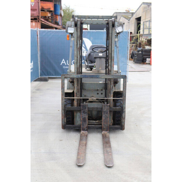 2002 ميتسوبيشي FB20-43011737