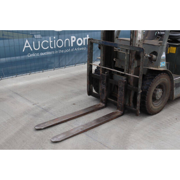 2002 ميتسوبيشي FB20-43011739