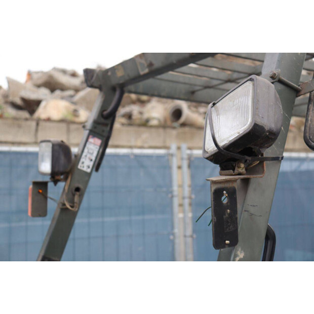 2002 ميتسوبيشي FB20-43011743