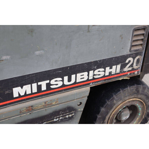 2002 ميتسوبيشي FB20-43011747