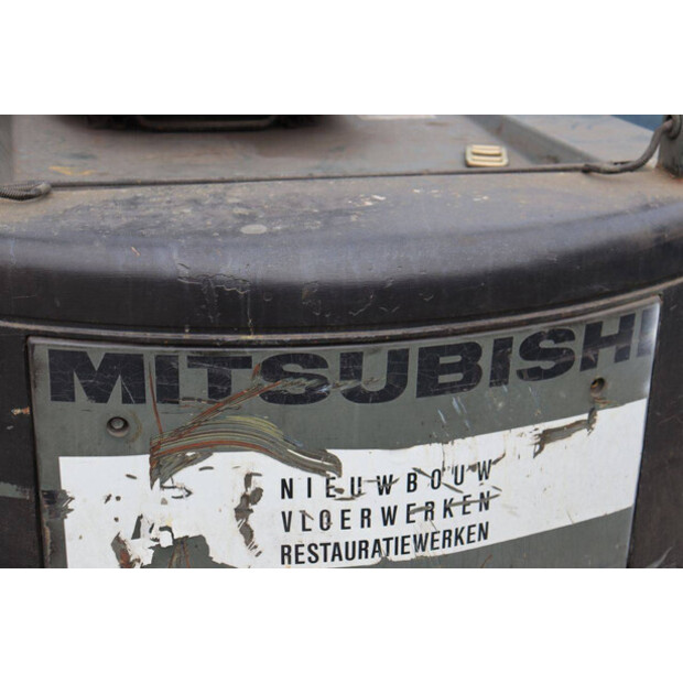 2002 ميتسوبيشي FB20-43011748