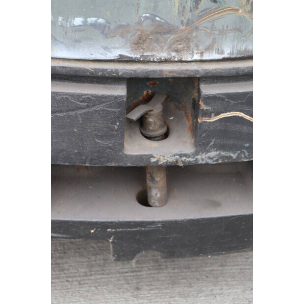 2002 ميتسوبيشي FB20-43011749