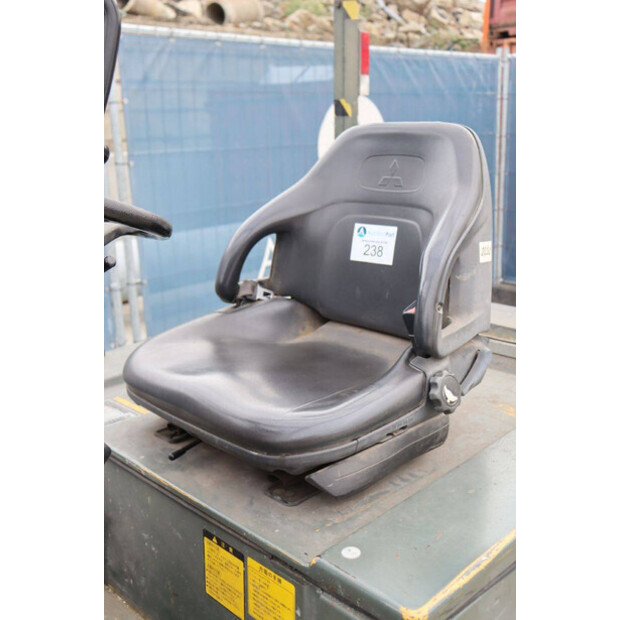 2002 ميتسوبيشي FB20-43011752