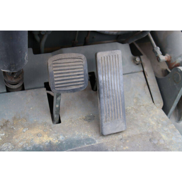 2002 ميتسوبيشي FB20-43011754