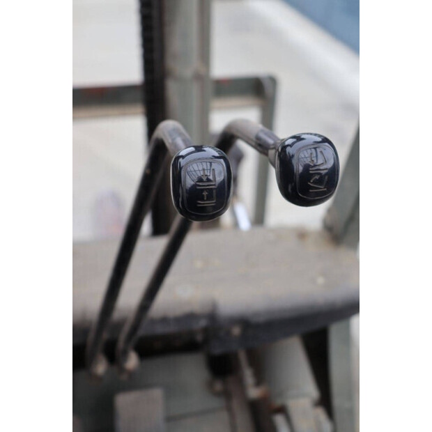 2002 ميتسوبيشي FB20-43011756