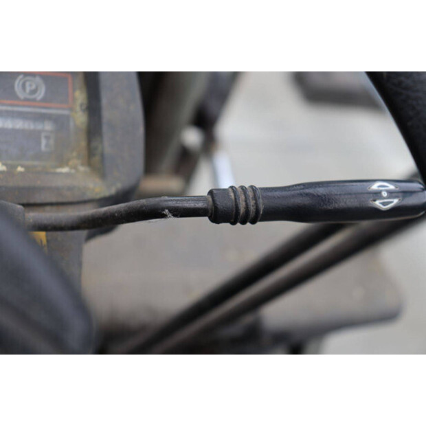 2002 ميتسوبيشي FB20-43011757