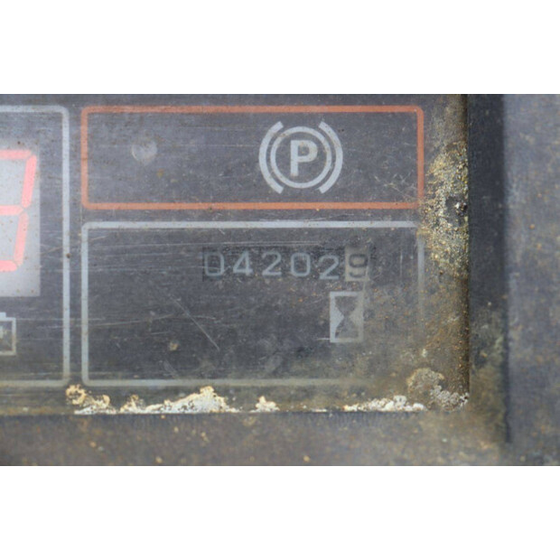 2002 ميتسوبيشي FB20-43011759