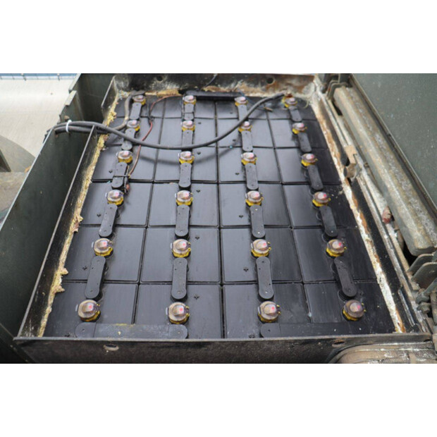 2002 ميتسوبيشي FB20-43011760