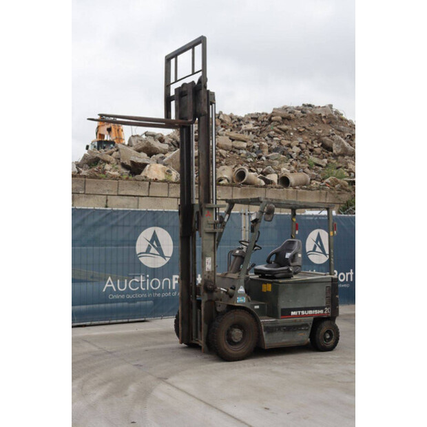 2002 ميتسوبيشي FB20-43011761