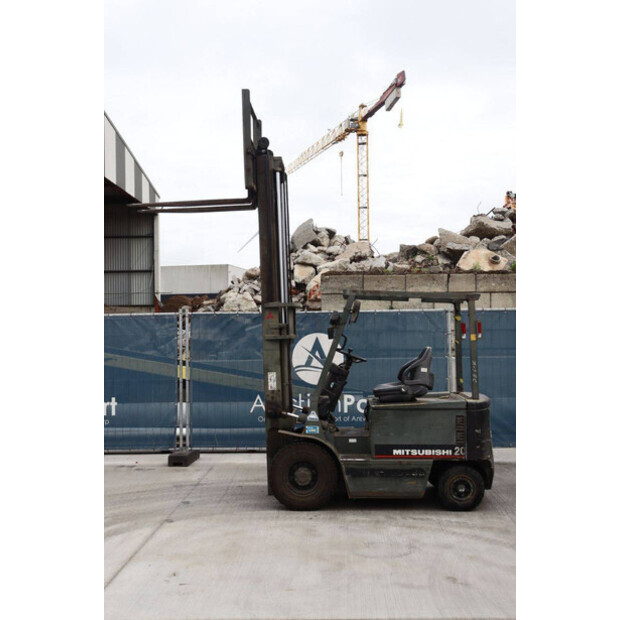 2002 ميتسوبيشي FB20-43011762