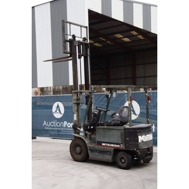 2002 ميتسوبيشي FB20-43011763