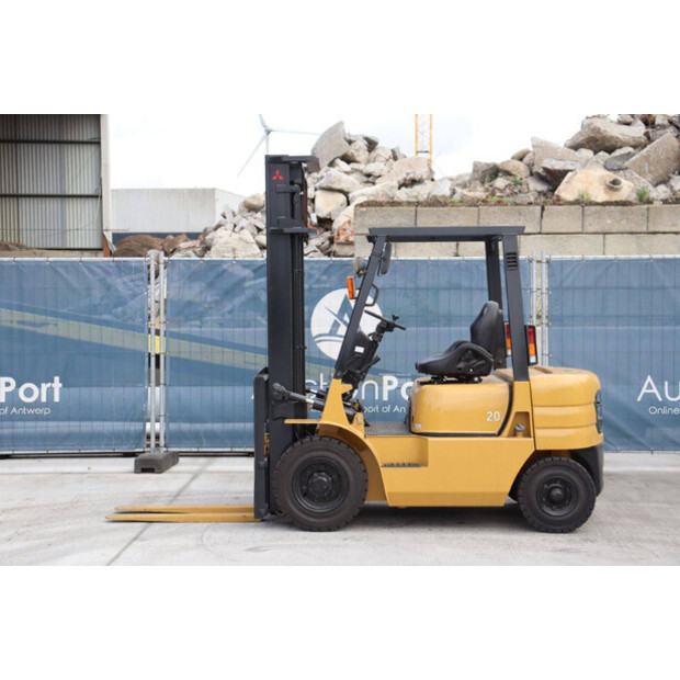 2001 MITSUBISHI FG20T-43012220