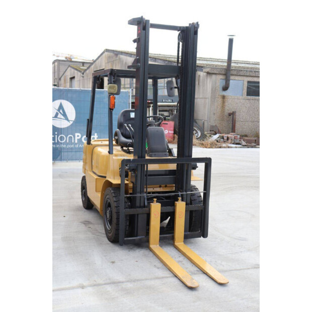 2001 MITSUBISHI FG20T-43012225