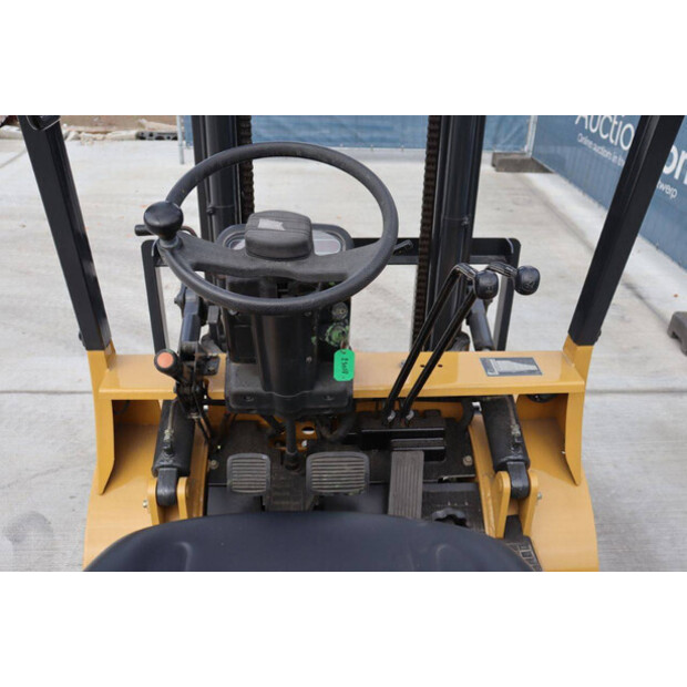 2001 MITSUBISHI FG20T-43012237