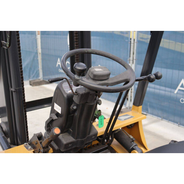 2001 MITSUBISHI FG20T-43012240