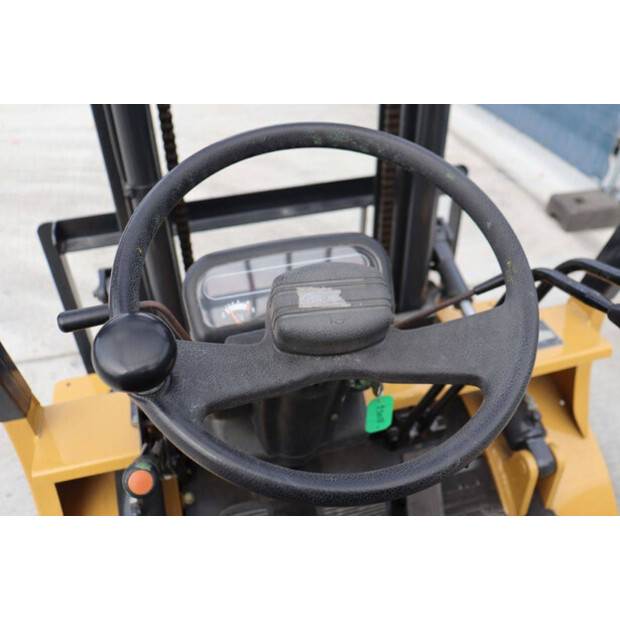 2001 MITSUBISHI FG20T-43012242