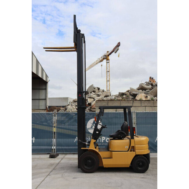 2001 MITSUBISHI FG20T-43012250
