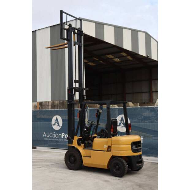 2001 MITSUBISHI FG20T-43012251