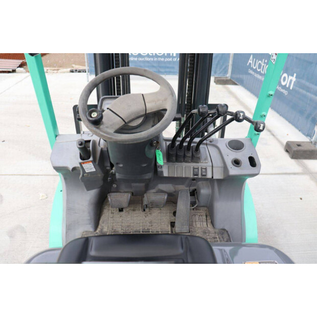 2012 MITSUBISHI FGE20T-43012528