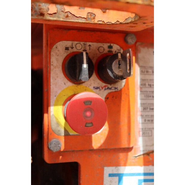 2011 SkyJack SJ III - 3220-43013915