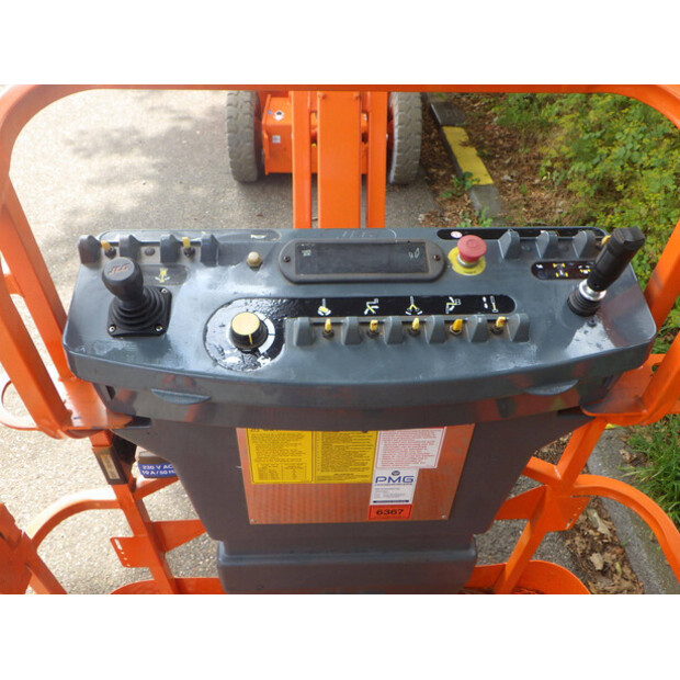 2011 JLG E300AJP-43014544