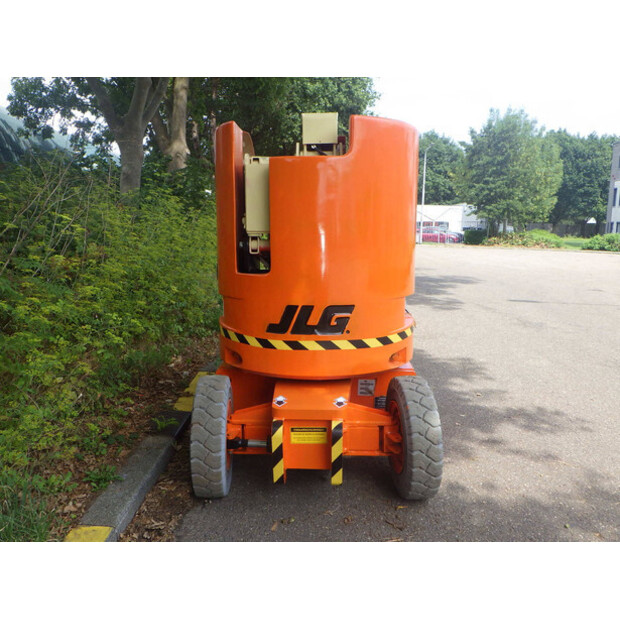 2011 JLG E300AJP-43014548