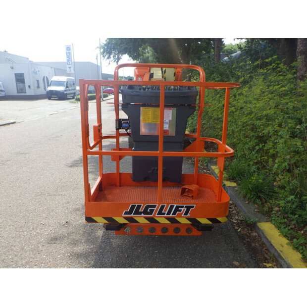 2011 JLG E300AJP-43014549
