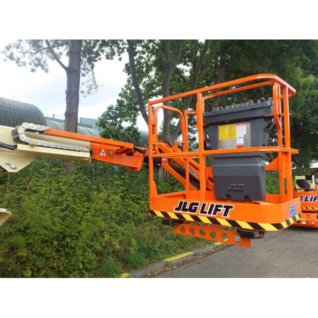2011 JLG E300AJP-43014551