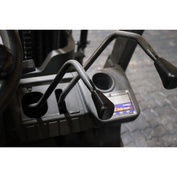 2008 نيسان MC UG1F-43029335