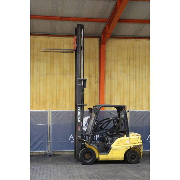 2016 هيونداي 25D-9-43030375