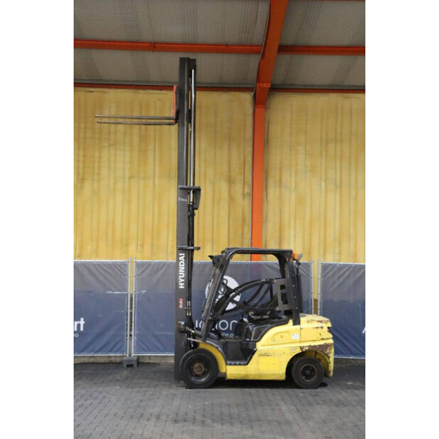 2016 هيونداي 25D-9-43030376