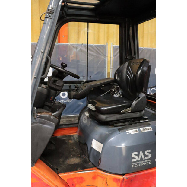 2006 Toyota 42-7FGF25-43030629