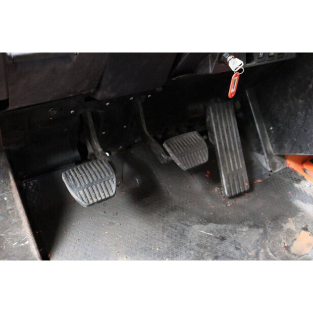 2006 Toyota 42-7FGF25-43030631