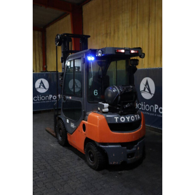 2015 Toyota 02-8FGF25-43030715