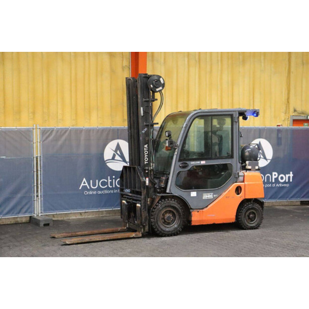 2015 Toyota 02-8FGF25-43030720