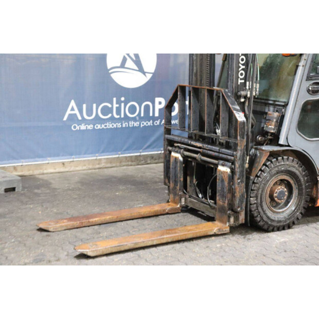 2015 Toyota 02-8FGF25-43030721