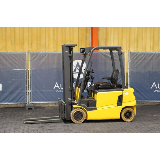 2017 Hyundai 16B-9-43031270