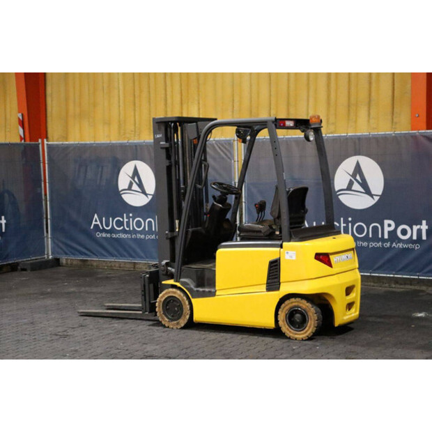 2017 Hyundai 16B-9-43031272