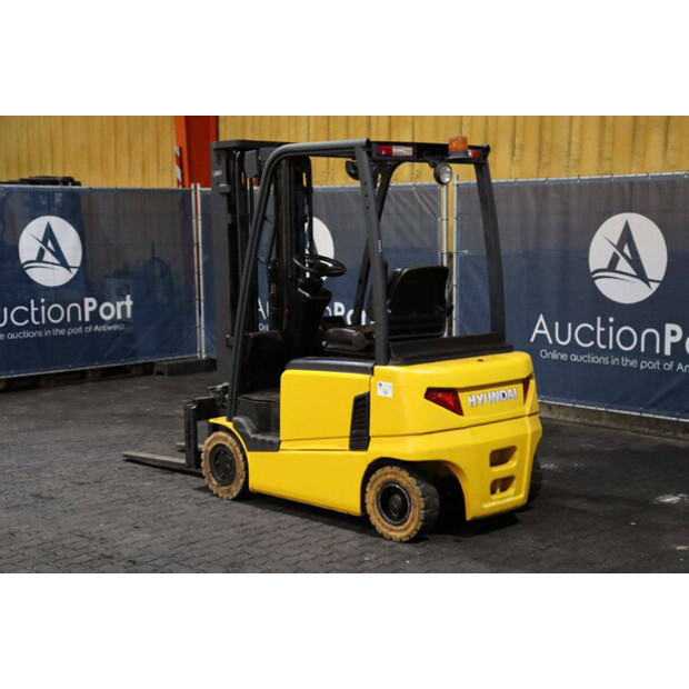 2017 Hyundai 16B-9-43031273