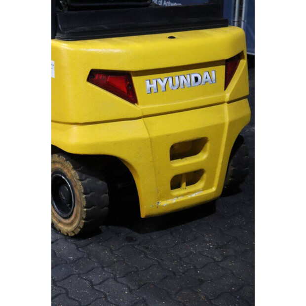 2017 Hyundai 16B-9-43031285