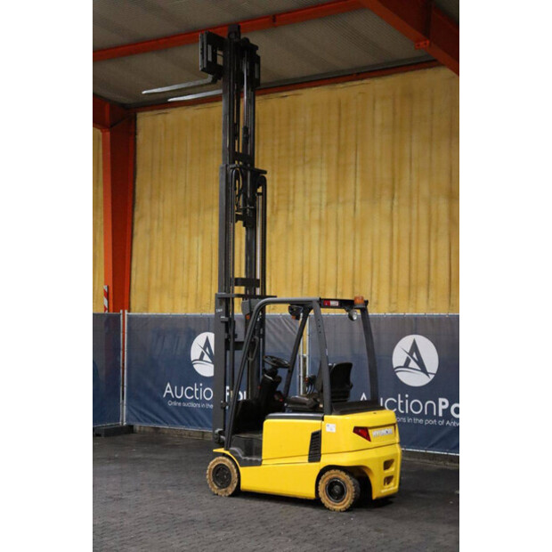 2017 Hyundai 16B-9-43031301